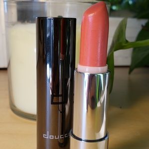 Doucce Lipstick Color 815